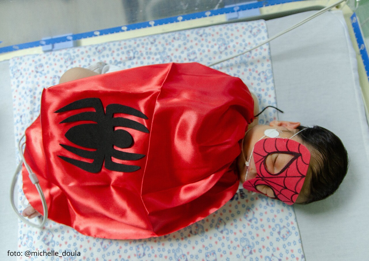 Humanização em UTIs Neonatais traz esperança a pais de bebês prematuros