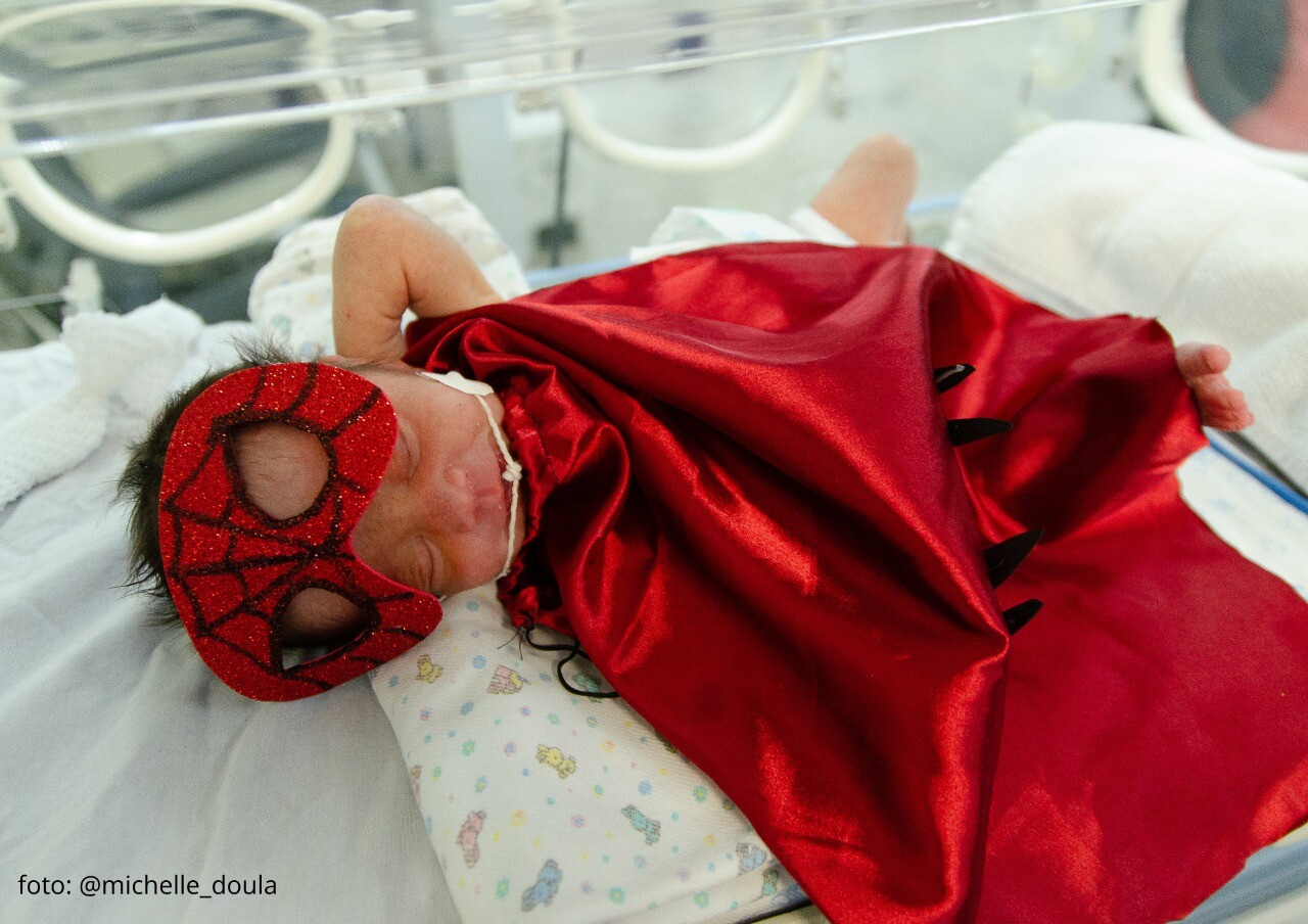 Humanização em UTIs Neonatais traz esperança a pais de bebês prematuros