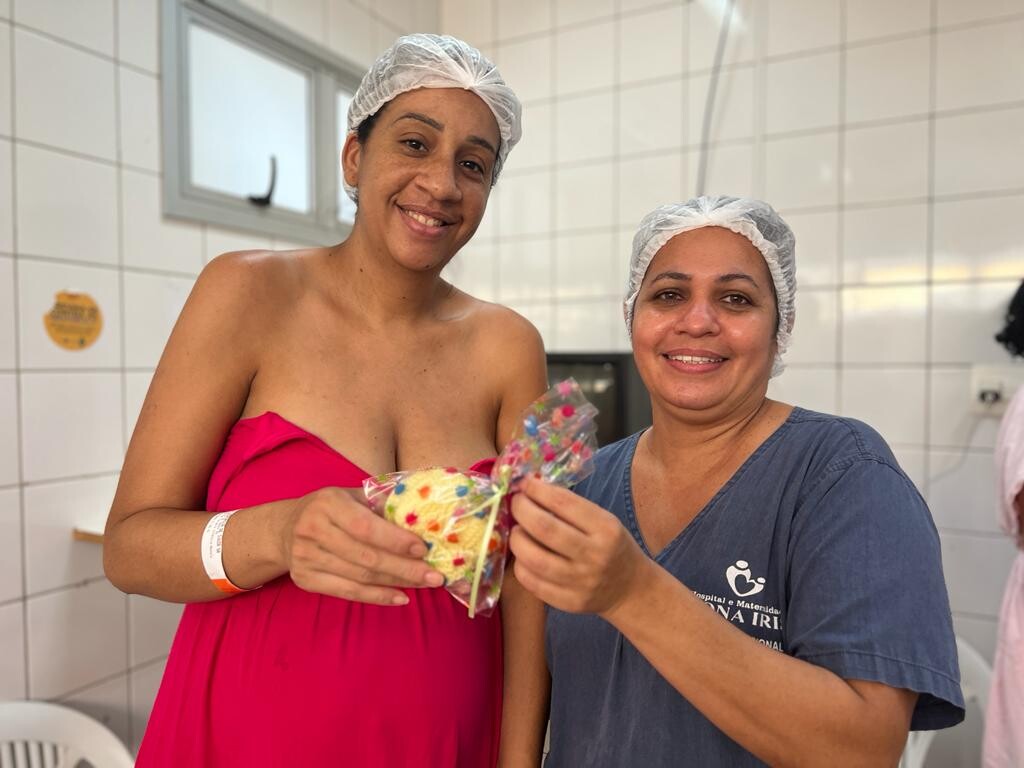 Mães recebem doações de sapatinhos no HMDI 8