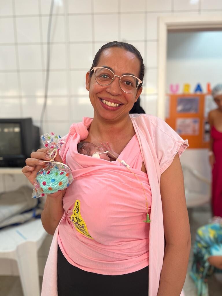 Mães recebem doações de sapatinhos no HMDI 2