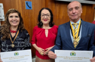 Andréia Teixeira comenda Antonio Almeida