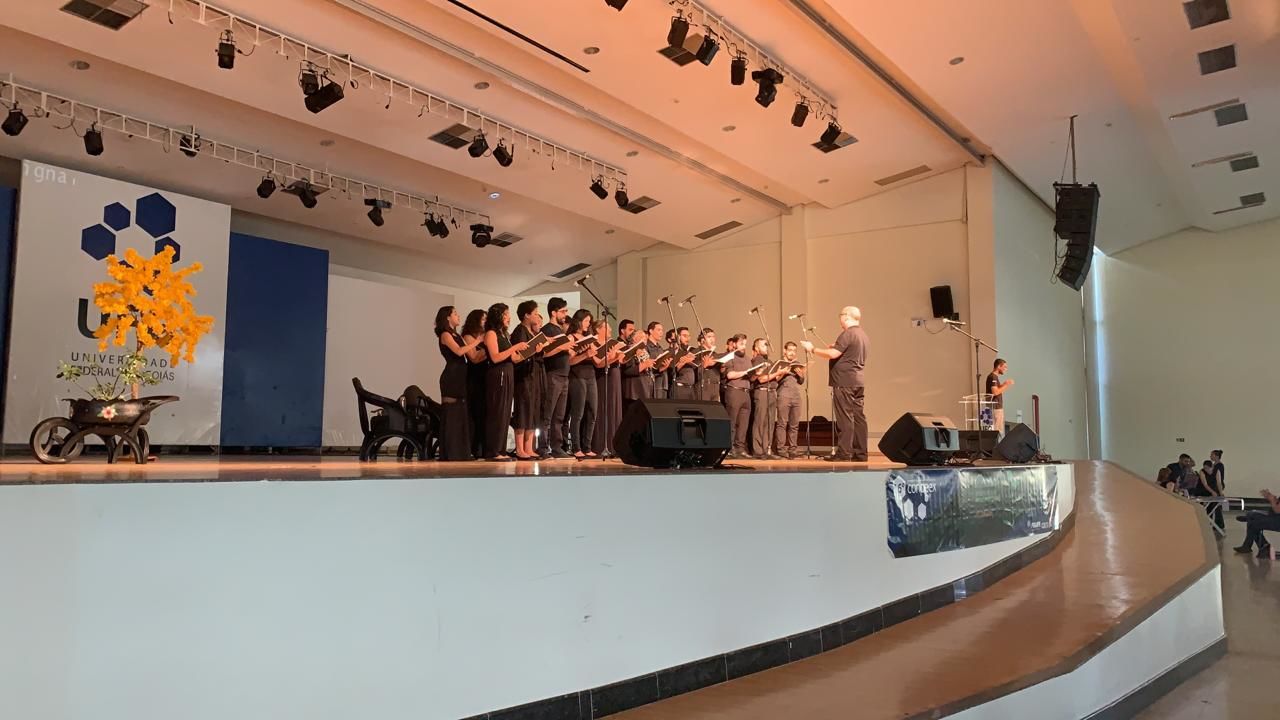 Coro de Câmara da EMAC participa da abertura do Compeex 2019.1