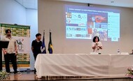 educacionais no 21º EPEF, em Brasília
Professor Luiz Genovese e licenciandos bolsistas do PIBID compartilharam experiências de escolas e projetos formativos durante o encontro na UnB.
