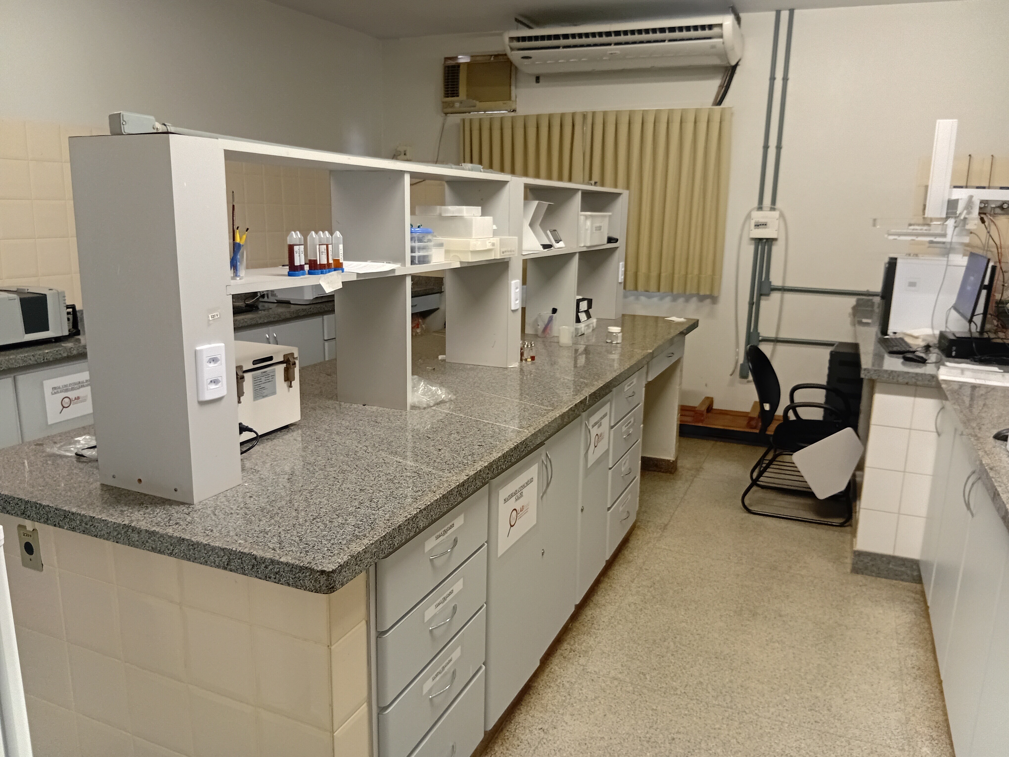 Laboratório de cromatografia e espectrofotometria