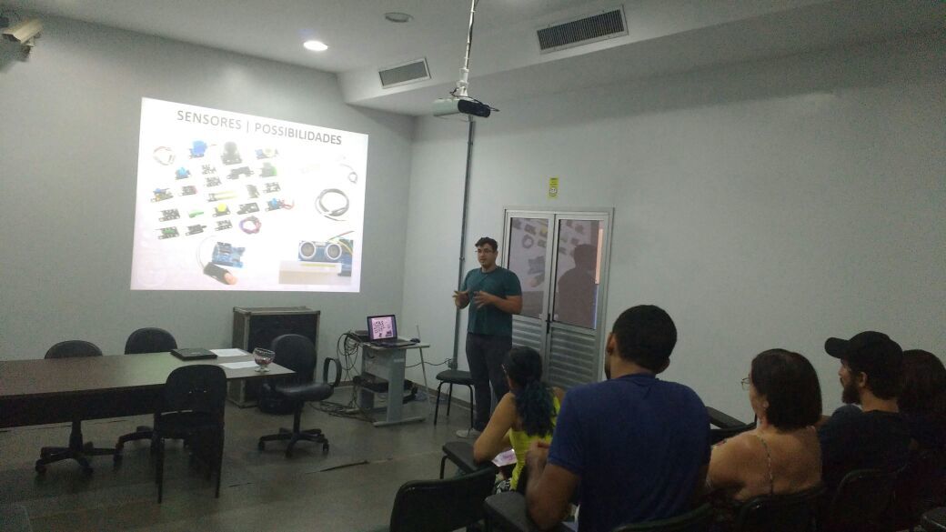 O Laboratório de Pesquisa em Educação em Química e Inclusão – LPEQI/IQ/UFG tem a honra de convidar a todos e a todas para o “Seminário de grupo do LPEQI-IQ-UFG” no dia 04 de Maio de 2018 que será composto por 2 apresentações das atividades realizado pelo grupo.Para iniciar as atividades, contamos com a apresentação da proposta do Trabalho de Conclusão de Curso “Formação docente em química: design e aplicação de tecnologia assistiva para alunos cegos em aulas experimentais” que está sendo desenvolvido pelo aluno de Iniciação Científica do Programa Bolsas de Licenciatura (PROLICEN) Gustavo Nobre Vargas. O objetivo da pesquisa se constitui em: I) minimizar algumas barreiras causadas pela deficiência visual em aulas química; II) Desenvolver tecnologia assistiva na experimentação do ensino de química; III) Usar a Tecnologia assistiva para que o alunos compreendam os conceitos trabalhados em sala e por fim IV) Promover a autonomia dos alunos durante a experimentação.Logo após, contamos com a apresentação da proposta de Doutorado “Estudos acerca das altas habilidades/superdotação: a experimentação como promoção da potencialização no ensino de química” que está sendo desenvolvida pela aluna do Programa de Pós-Graduação em Educação em Ciências e Matemática (PPGECM) Lorrana Nara Naves Nóbrega. O objetivo da pesquisa se constitui em estudar o papel da experimentação no ensino de química no processo de potencialização de estudantes com indicadores de altas habilidades/superdotação (AH/S) e a aspectos relevantes desse processo sobre a formação docente voltada à esta especificidade. Para isso, propusemos a um grupo de estudantes do curso Técnico em Química (PRONATEC), uma série de encontros semanais ocorridas no contraturno escolar, composta por atividades experimentais no ensino de química, que foram trabalhadas como oportunidades de aprendizagem em acordo com o Modelo Triádico de Enriquecimento proposto pelo autor Renzulli, e segundo pressupostos do curso de formação docente oferecido pelo Núcleo de Atividades em Altas Habilidades e Superdotação (NAAH/S - GO). O segundo encontro será realizado no dia 04 de Maio de 2018 as 13 horas e 30 minutos no auditório do Núcleo de Pesquisa em Ensino de Ciências localizado na Universidade Federal de Goiás – Campus II Samambaia.Desejando ótimos trabalhos, contamos com a colaboração e presença de todos/as!