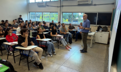 Professor Visitante da Universidade Newcastle