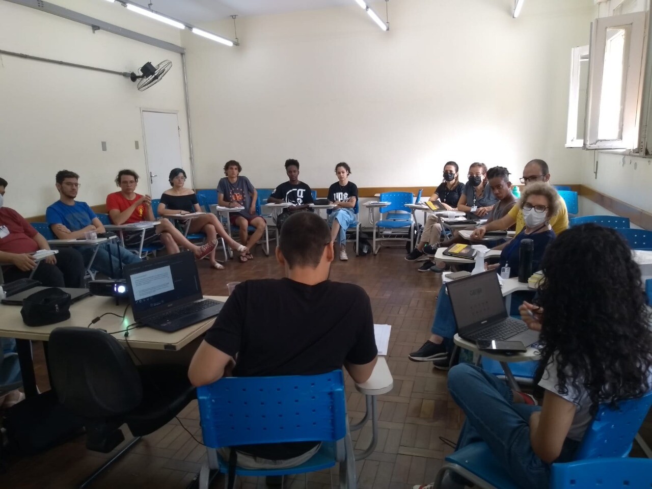Sábado de muito estudo no Cursinho Popular FazArte.