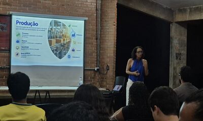 Foto da palestra do Dia do Adm