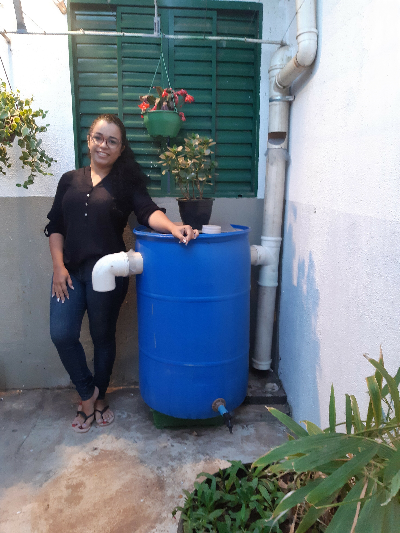 Estudante da UFG ensina como montar minicisterna para captar água da chuva Jornal UFG 