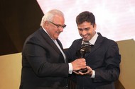 Prof. Heber recebendo o prêmio