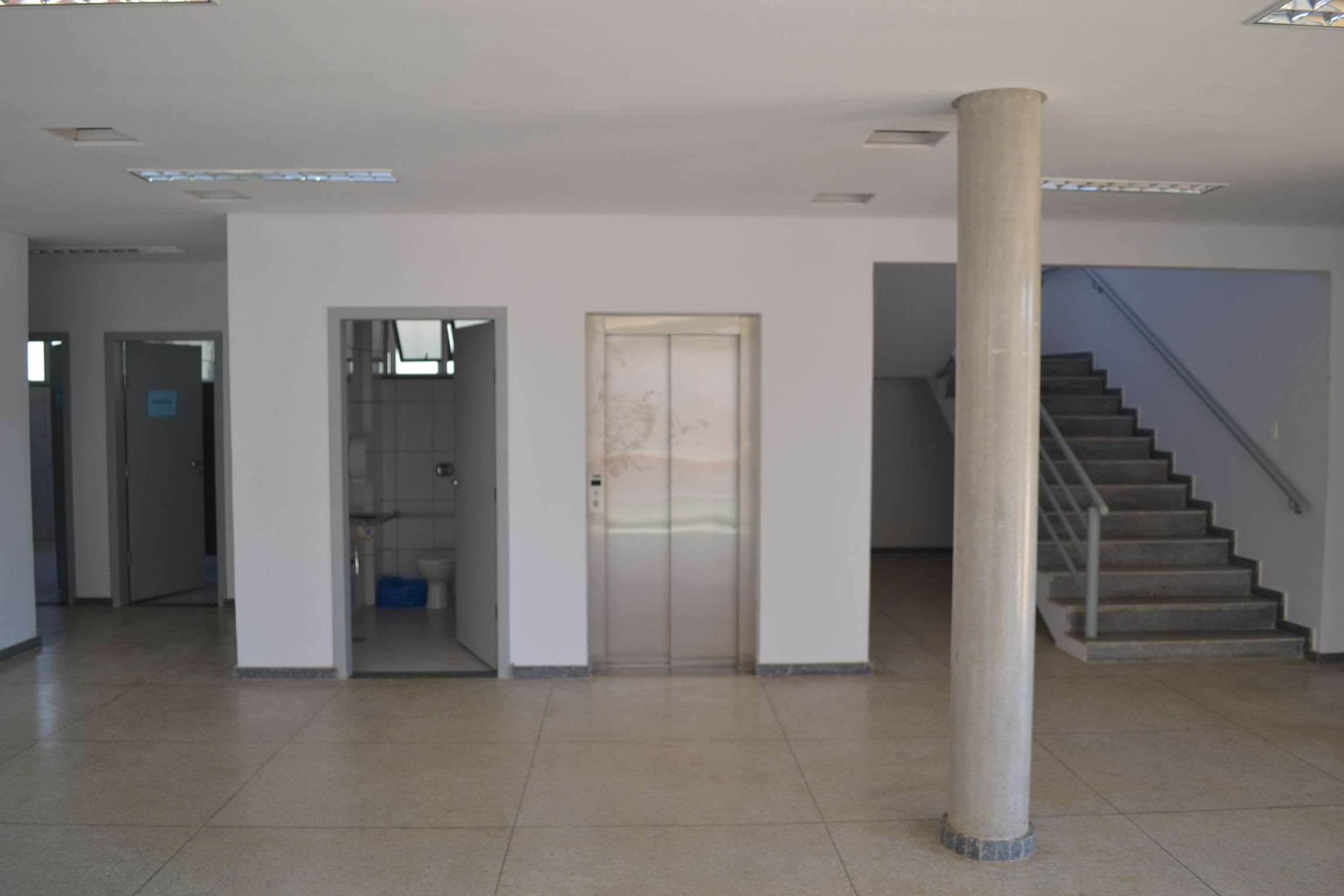 Banheiro e elevador - primeiro andar