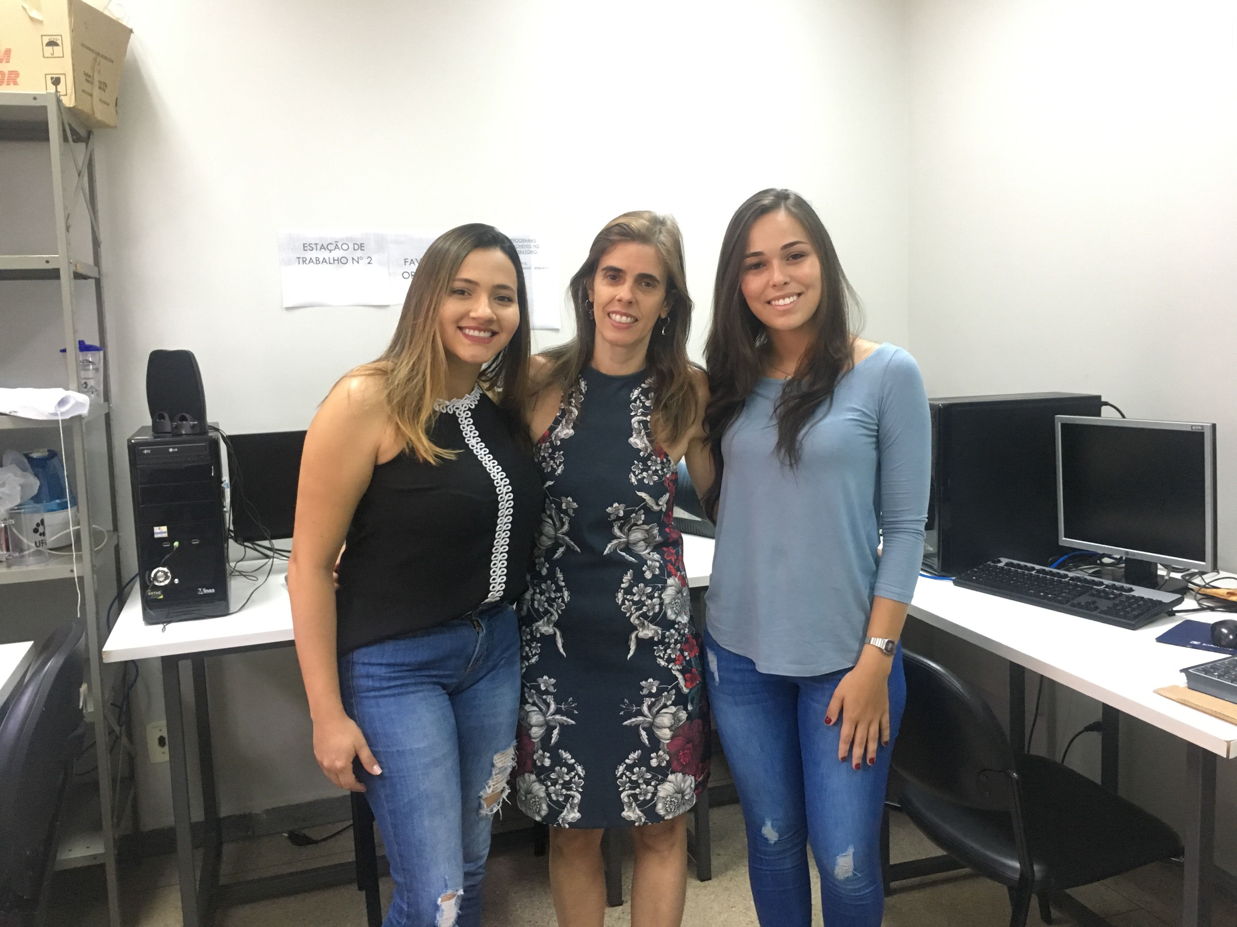 Na foto,  Jordana, Prof. Gabrieala e  Maria Julia