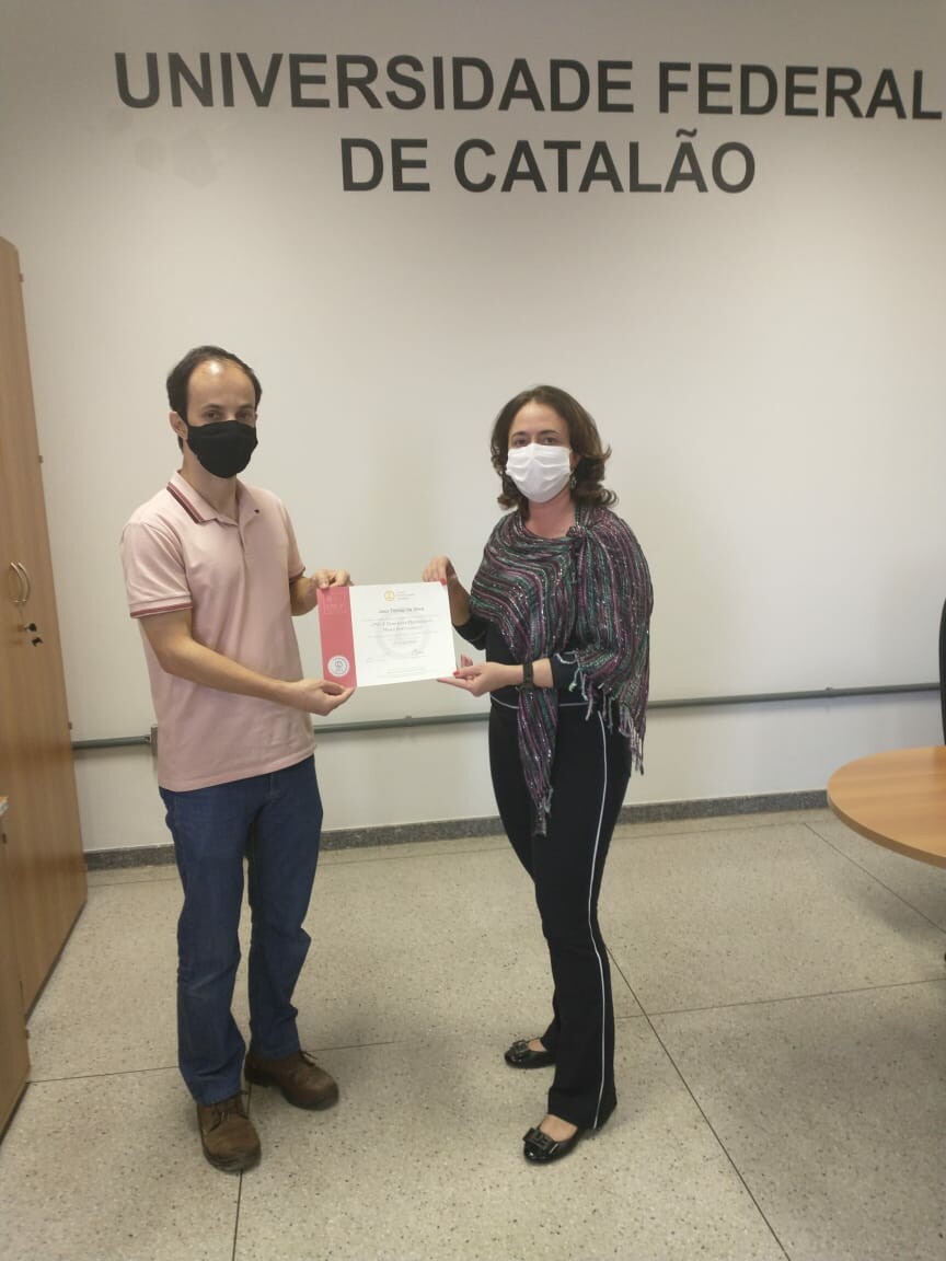 Servidor apresentou a certificação à reitoria da UFCAT