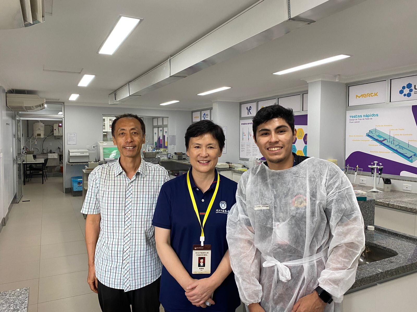 visita ao Laboratório de Desenvolvimento e Produção de Testes Rápidos (LDPTR)
