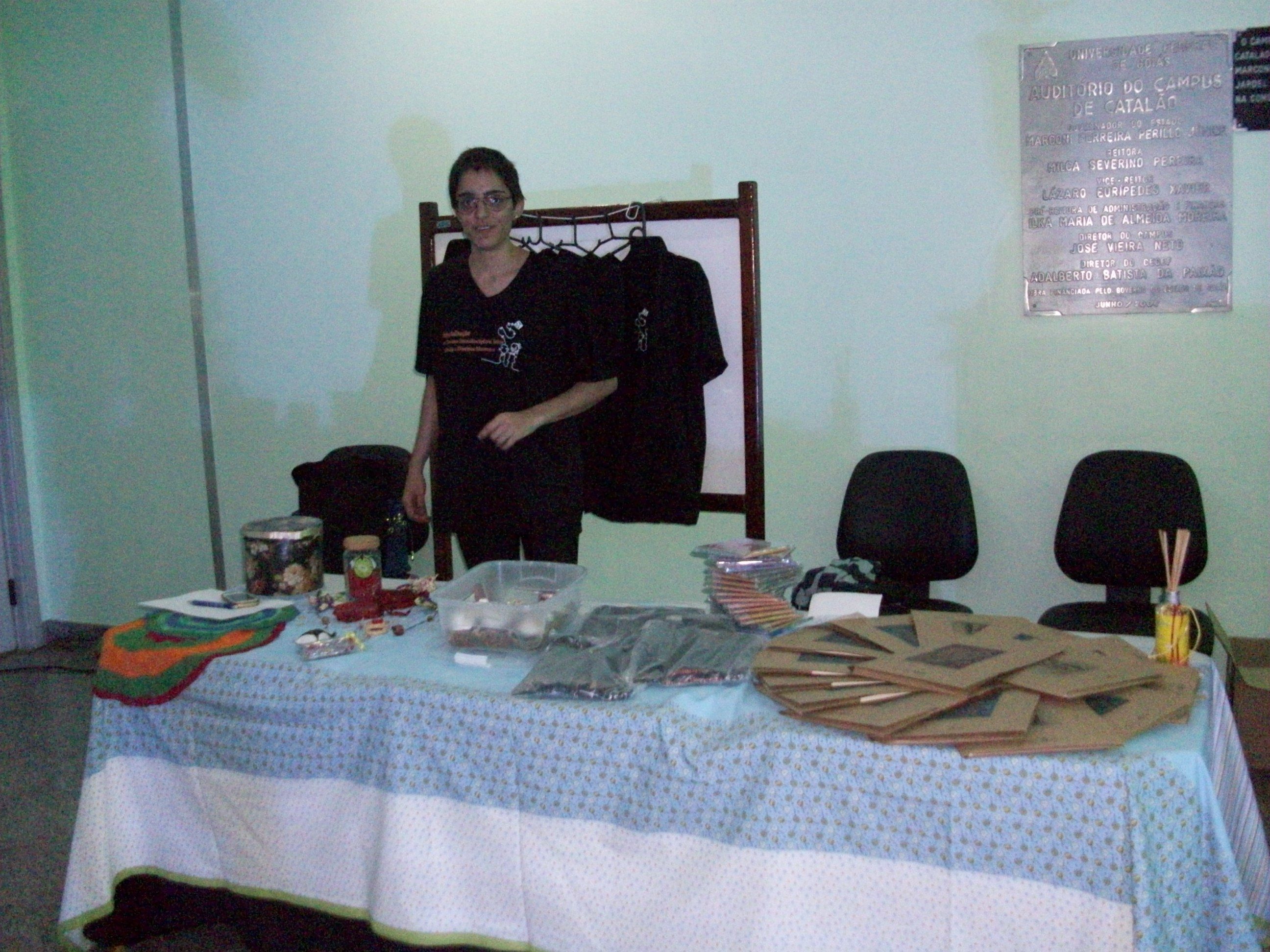 MARIANA NO BAZAR DO EVENTO 