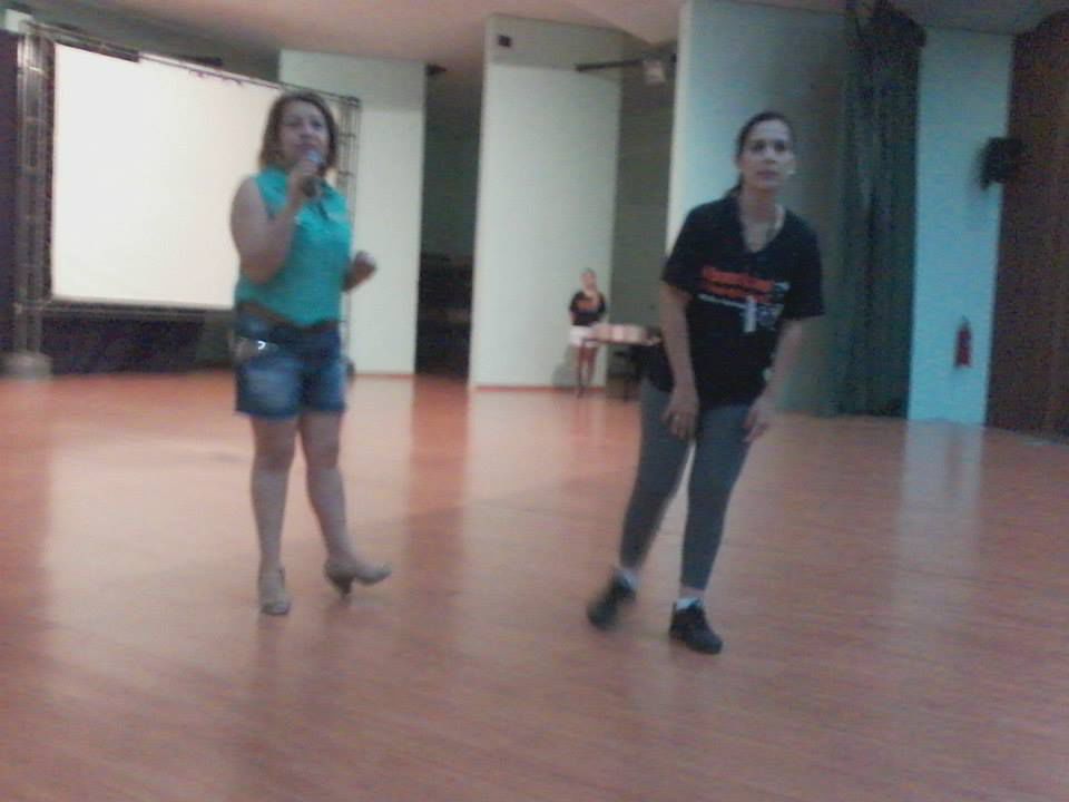 professora tina e eloisa discursando