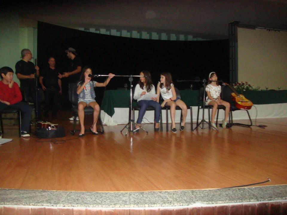 criancas na apresentacao