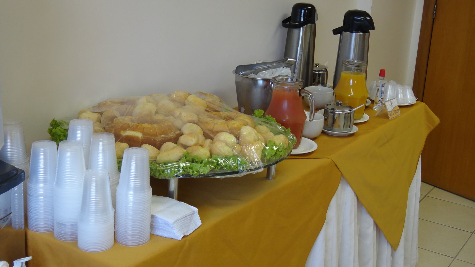 mesa com lanche 