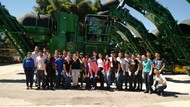 Alunos do curso de Engenharia de Produção realizaram no dia 19/04/2016 uma visita técnica na empresa John Deere.
A atividade fez parte da disciplina "Processos de Fabricação 1".