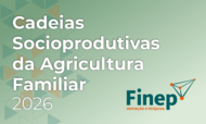 O banner apresenta o título "Cadeias Socioprodutivas da Agricultura Familiar 2026" em letras brancas sobre um fundo verde claro com degradê. No canto inferior direito, destaca-se o logotipo da Finep acompanhado da frase "Inovação e Pesquisa" e de um ícone geométrico de conexões. A arte utiliza formas triangulares sutis ao fundo para criar uma identidade visual moderna e institucional.