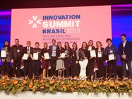 Entrega do certificado para o CEI UFG