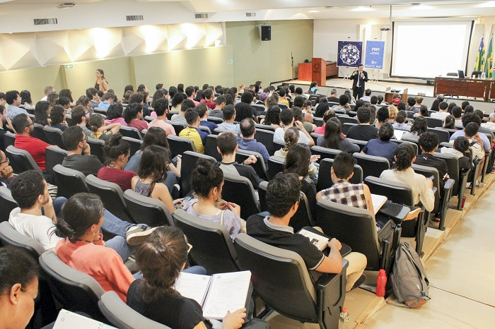 Palestra do reitor da UFG, Edward Madureira Brasil, no Programa Diálogos em Pesquisa e Inovação