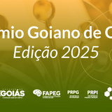
O banner apresenta o título "Prêmio Goiano de CT&I Edição 2025" em letras brancas sobre um fundo que mistura tons de amarelo e verde. A imagem de fundo exibe elementos desfocados que remetem a troféus ou peças tecnológicas. Na parte inferior, estão alinhados os logotipos dos realizadores e parceiros, incluindo o Governo de Goiás, FAPEG e UFG.