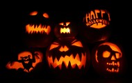 Imagem disponível em < http://www.bookwalterbinge.com/wp-content/uploads/2015/09/Halloween-Pumpkins_2560x1600_1192-11.jpg >.