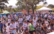Mais de 250 ciclistas se preparam para saída do passeio