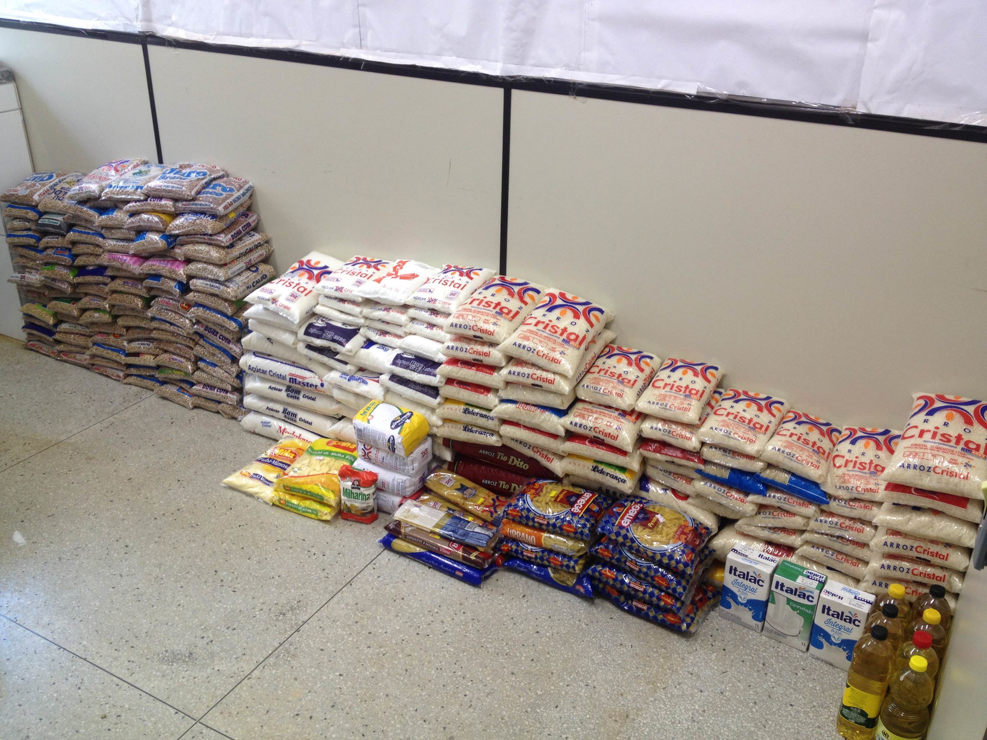 Alimentos arrecadados para doação