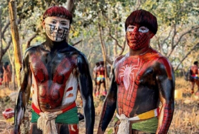 Pintura corporal indígena no Alto Xingu se transforma com influências digitais
