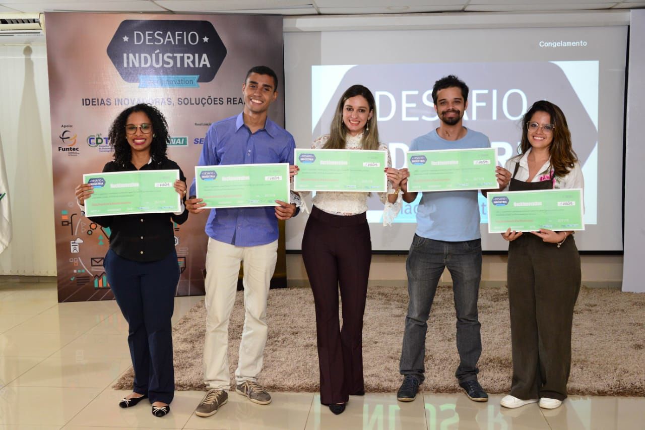 Equipe integrada por aluno de Gestão da Informação vence Desafio Indústria 2018 – HackInnovation. A equipe do projeto foi formada pelo aluno do curso Gestão da Informação, Carlos Henrique Rodrigues Carvalho do Nascimento, e pelos membros Maria Helena Pena, Luana Santos, Heitor Rezende, e Lais Carvalho.