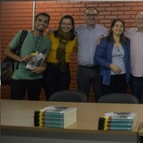 Lançamento de 6ª coletânea de Estudos Contemporâneos em Jornalismo. Esta edição reúne 20 artigos escritos por 34 autores entre professores, alunos e convidados. Lançamento de 6ª coletânea de Estudos Contemporâneos em Jornalismo. Esta edição reúne 20 artigos escritos por 34 autores entre professores, alunos e convidados.