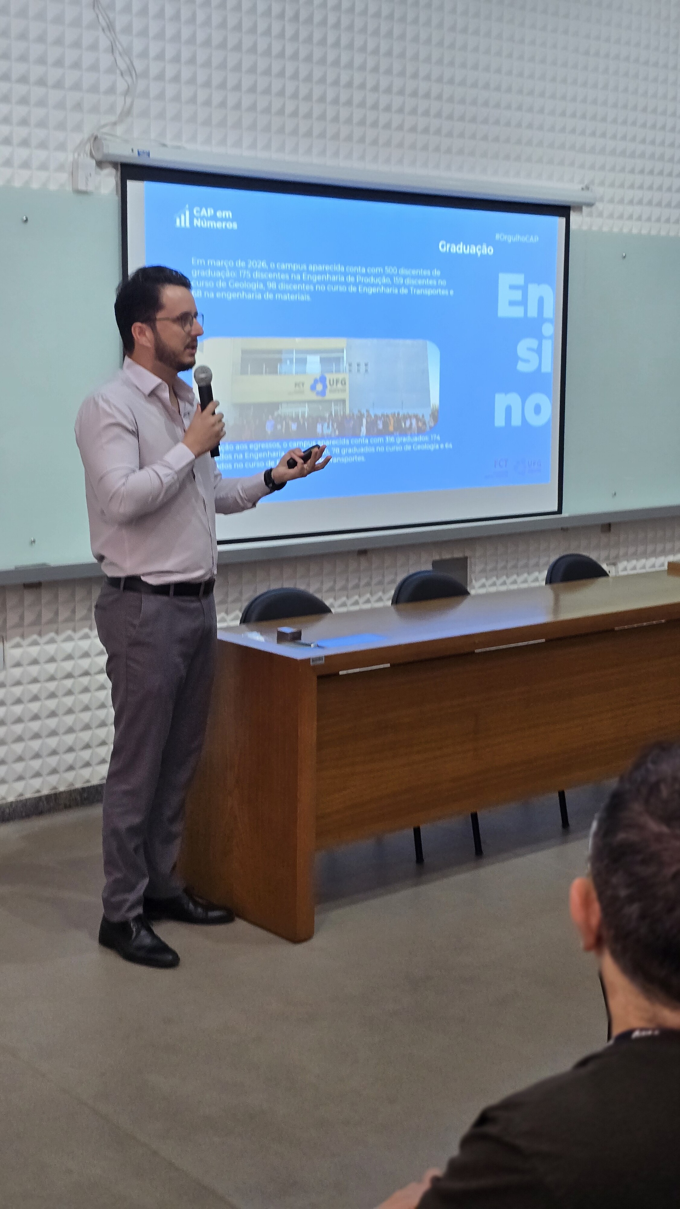 Tiago falando