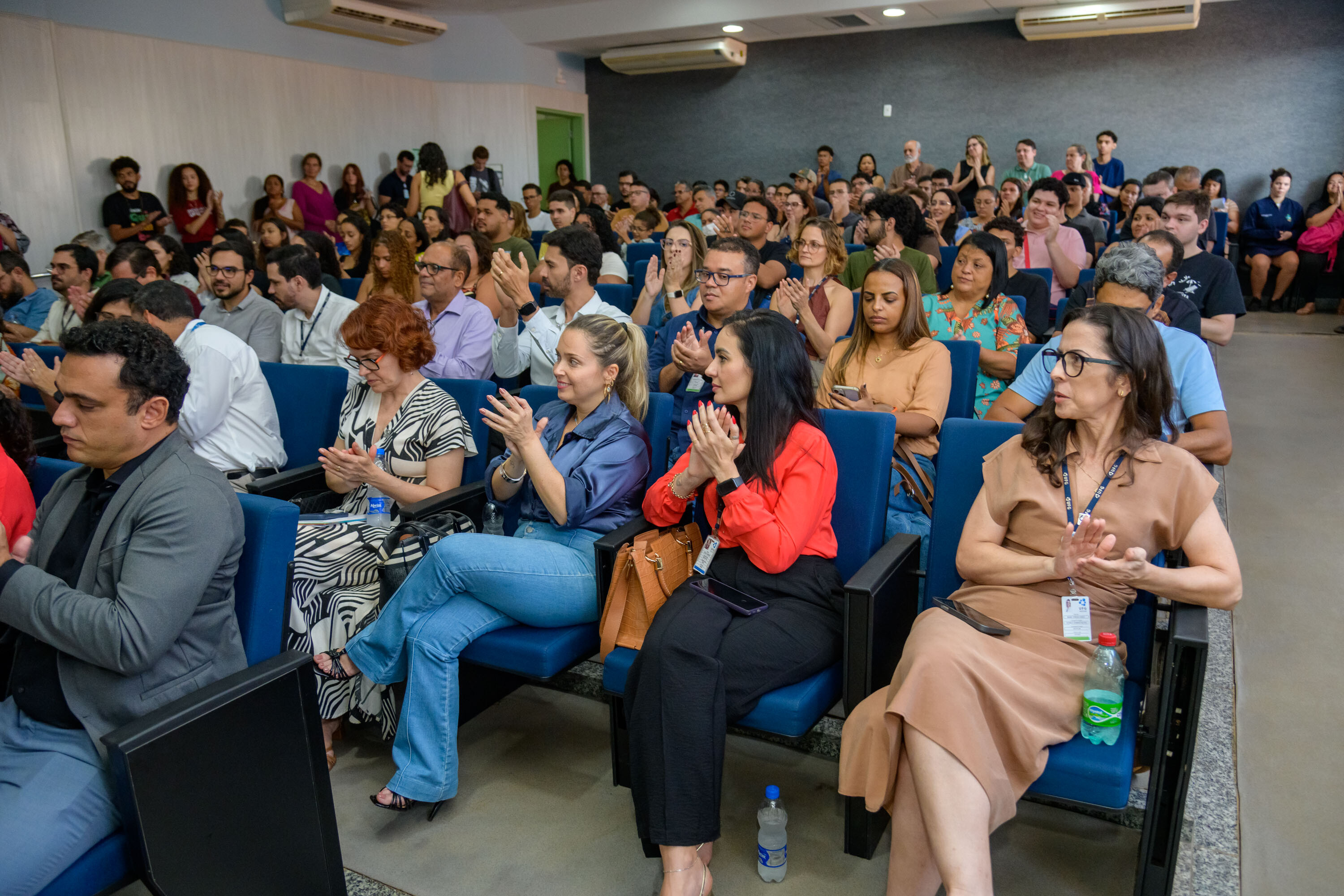 Platéia na acolhida