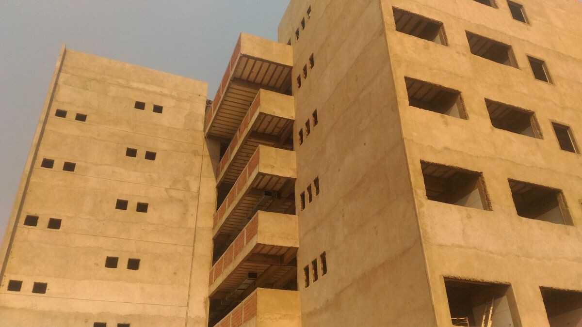 Fachada em obra.