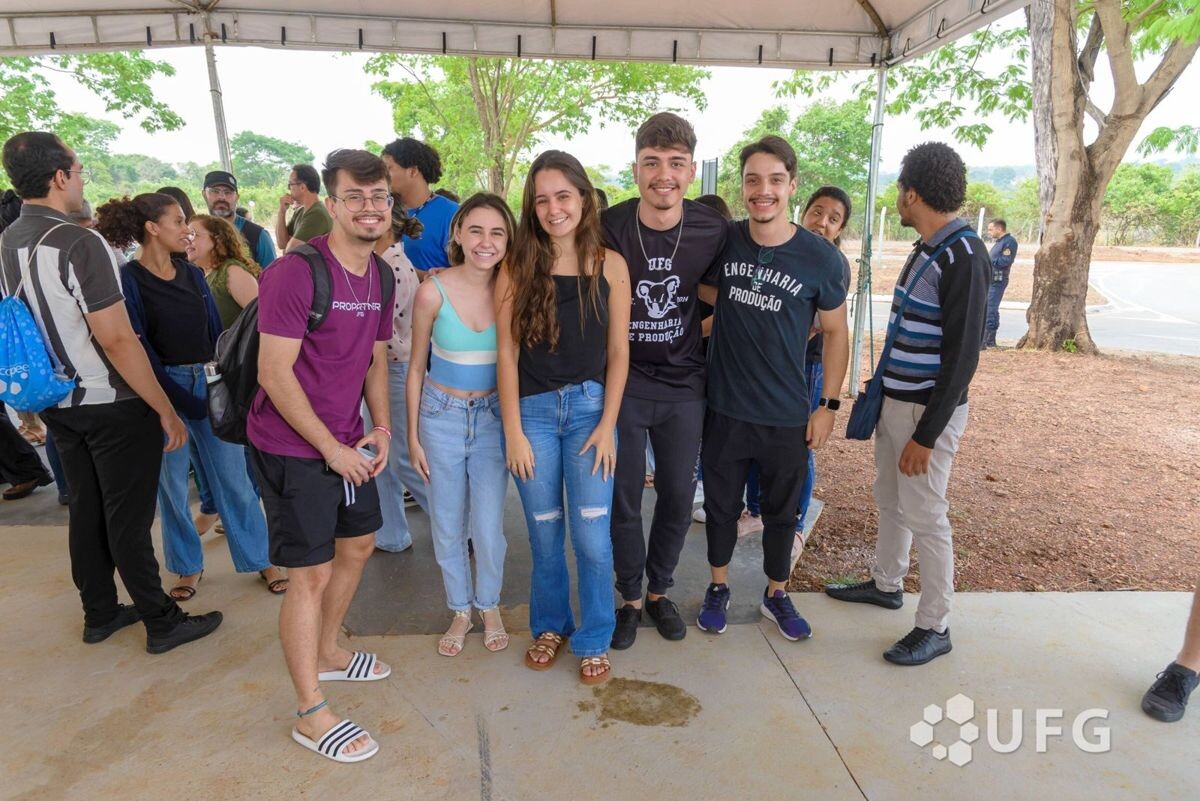 Estudantes na inauguração. Secom UFG.