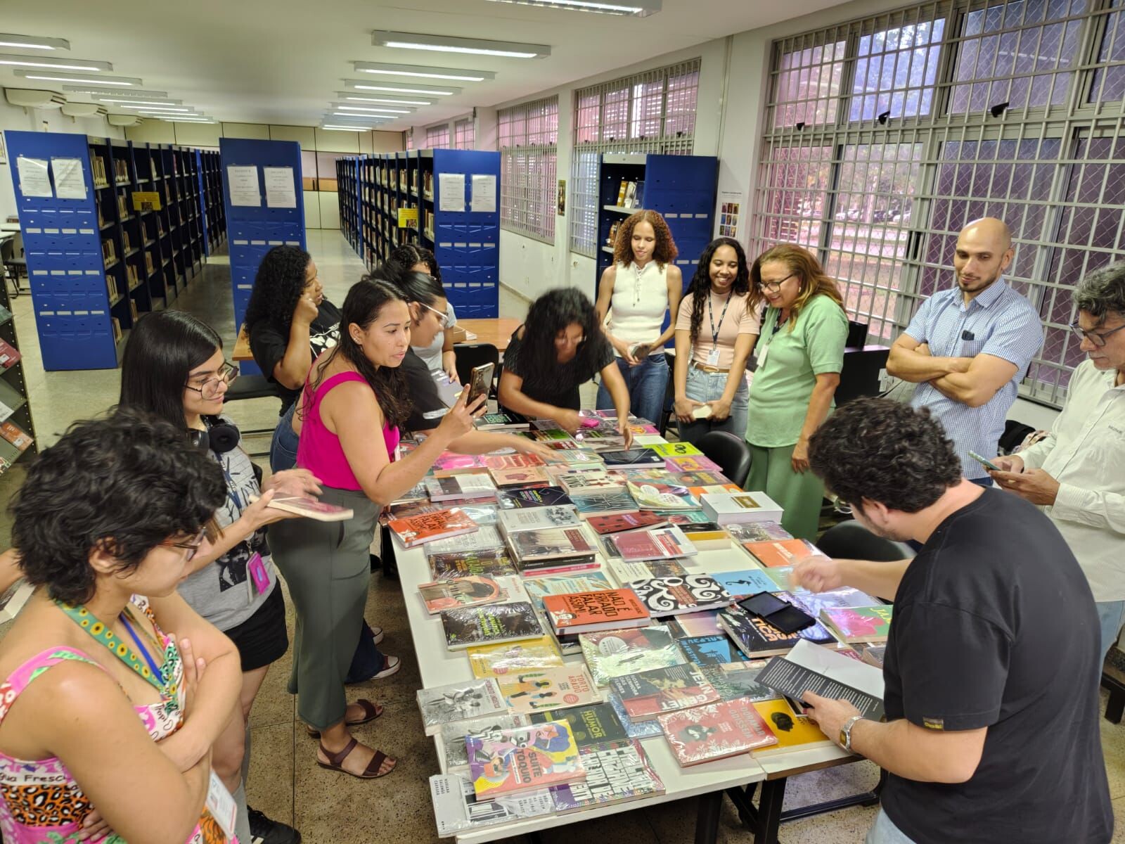 Vânia - entrega de livros