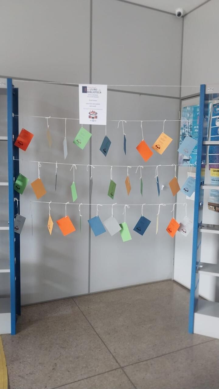 Varal e poesias na BSCGO