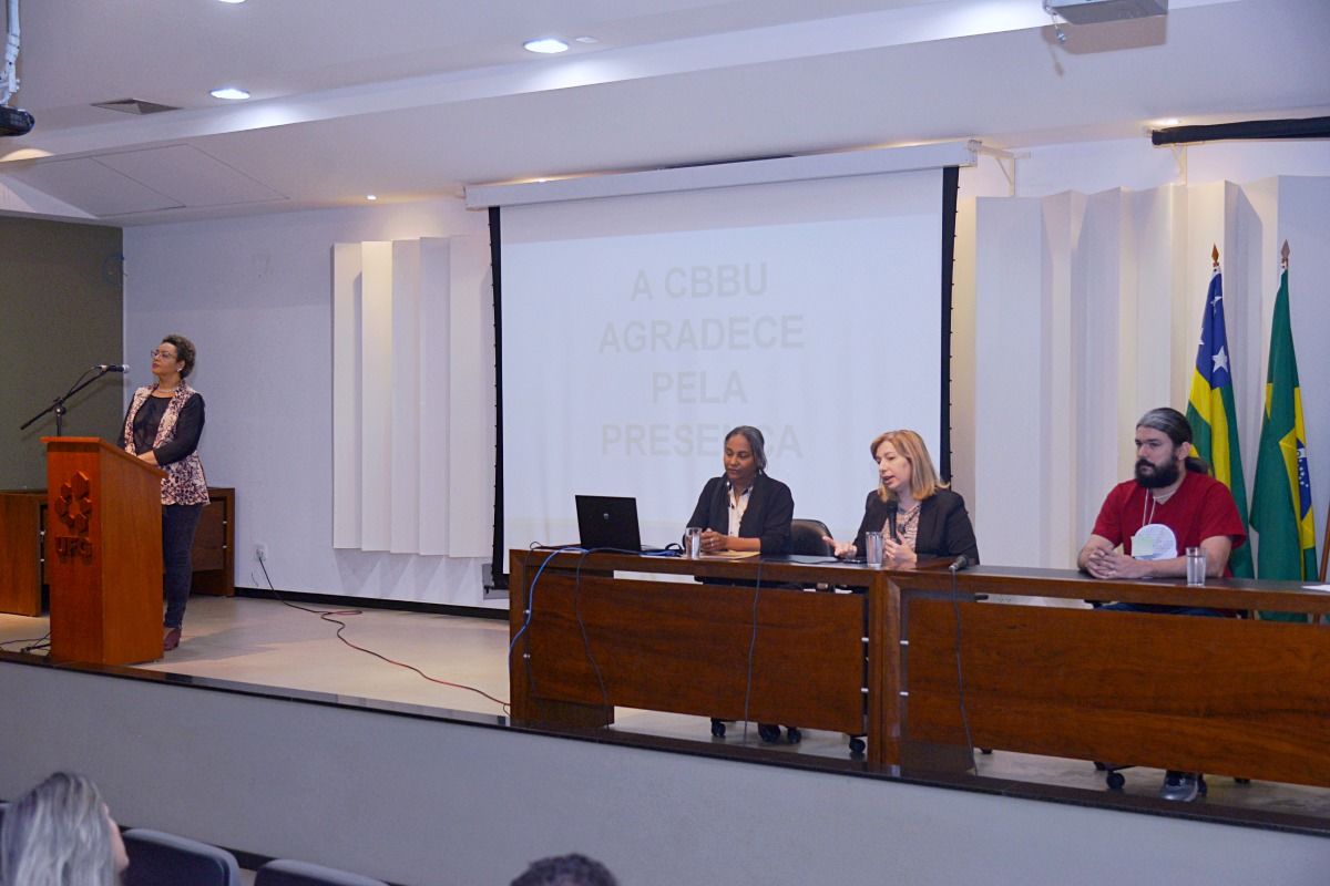 Foto mesa diretiva