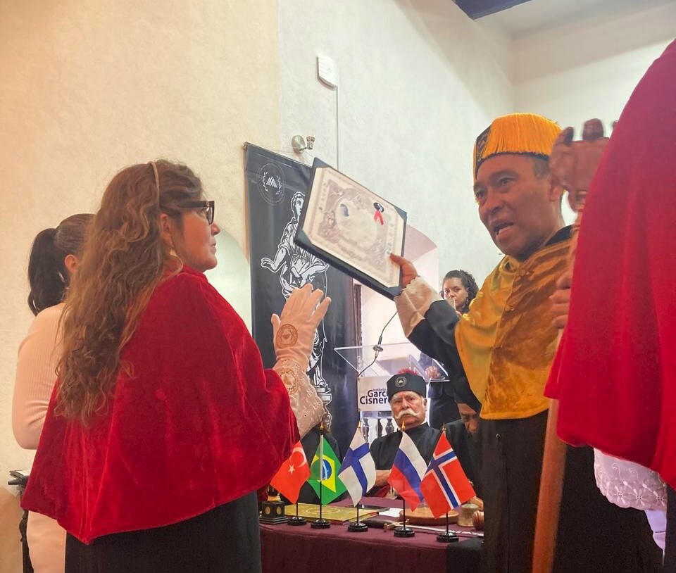 Andréa Luísa Teixeira recebe prêmio internacional no México. Foto: Divulgação 