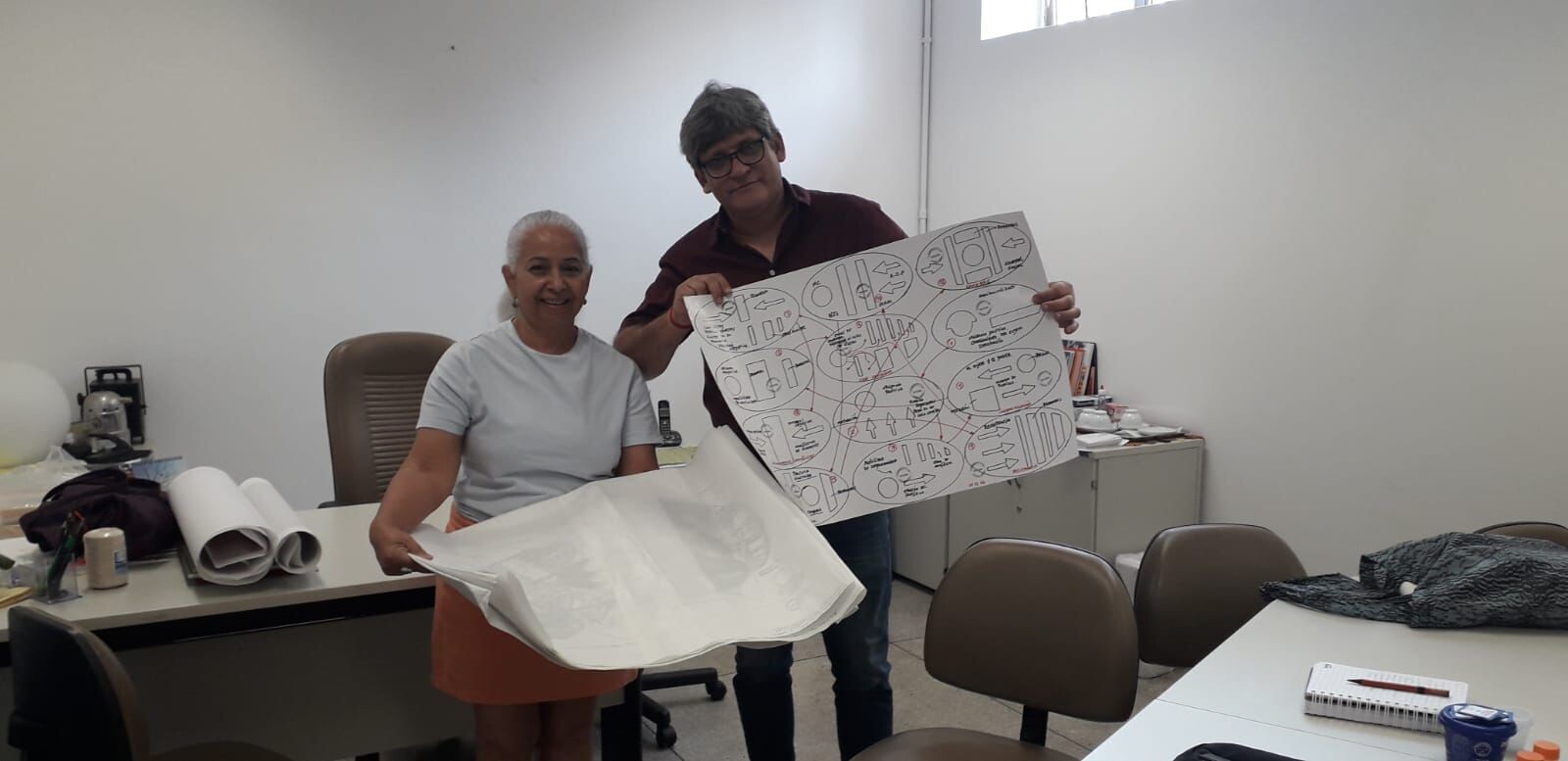 O Professor Ruslán doou 15 gravuras para o acervo artístico da Universidade