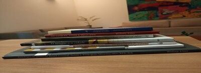 livros_empilhados